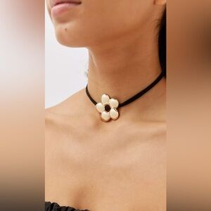 NWT Urban Outfitters Marie Flower Cord Choker Necklace